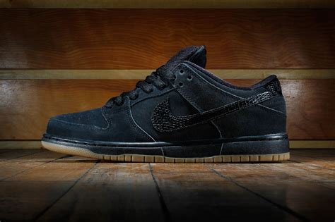 sb dunk low pro black gum